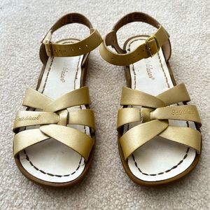 Girls gold Saltwater sandals size 3